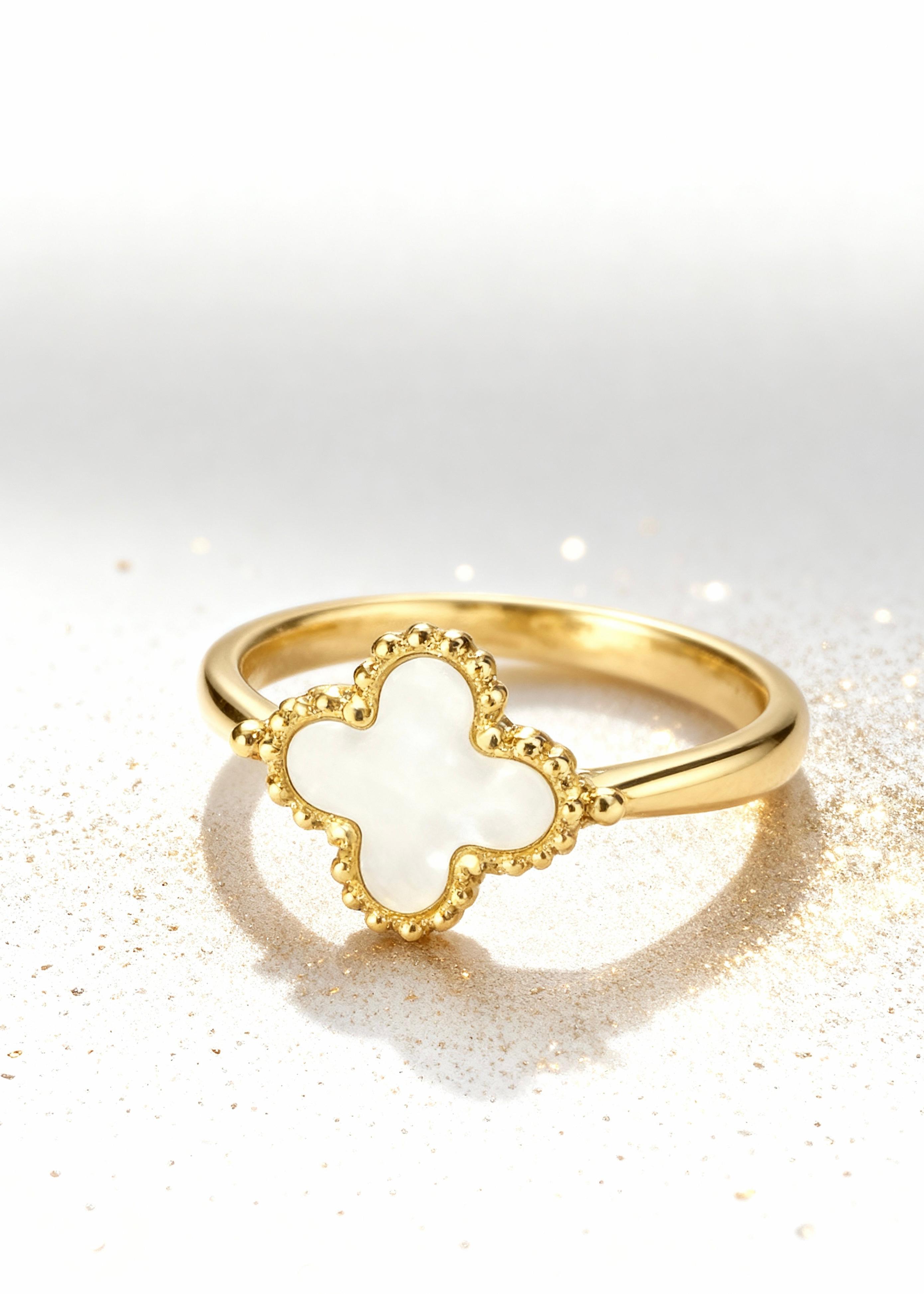 Pearl Gold Clover Ring